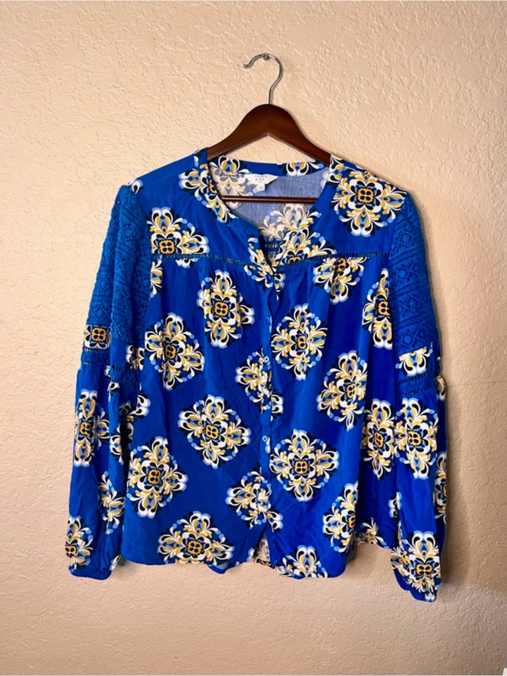 Crown & Ivy Blue Floral Crochet-Sleeve Button Blouse Size 18/20